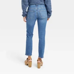 Universal Thread™ Women's High-Rise Slim Straight Jeans - Medium Wash