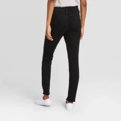 Universal Thread Women's Mid-Rise Skinny Jeans in Black