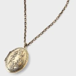 Universal Thread Oval Flower Locket Pendant Necklace - Gold -Universalthread GUEST d0ea569e 6f54 45d5 92ef fe55c8628365