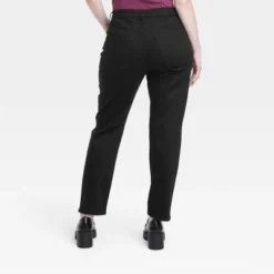 Universal Thread™ Women's High-Rise 90's Slim Straight Jeans - Black -Universalthread GUEST e8902a6b bfb5 4b02 9399 5f77eef75ebc