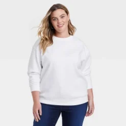 Universal Thread™ Women's Midweight Crewneck Pullover Sweatshirt -Universalthread GUEST eab6ad67 e2df 4854 99fc 2541e962f8d5